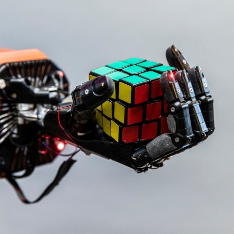 Robot Hand with Rubik Cube